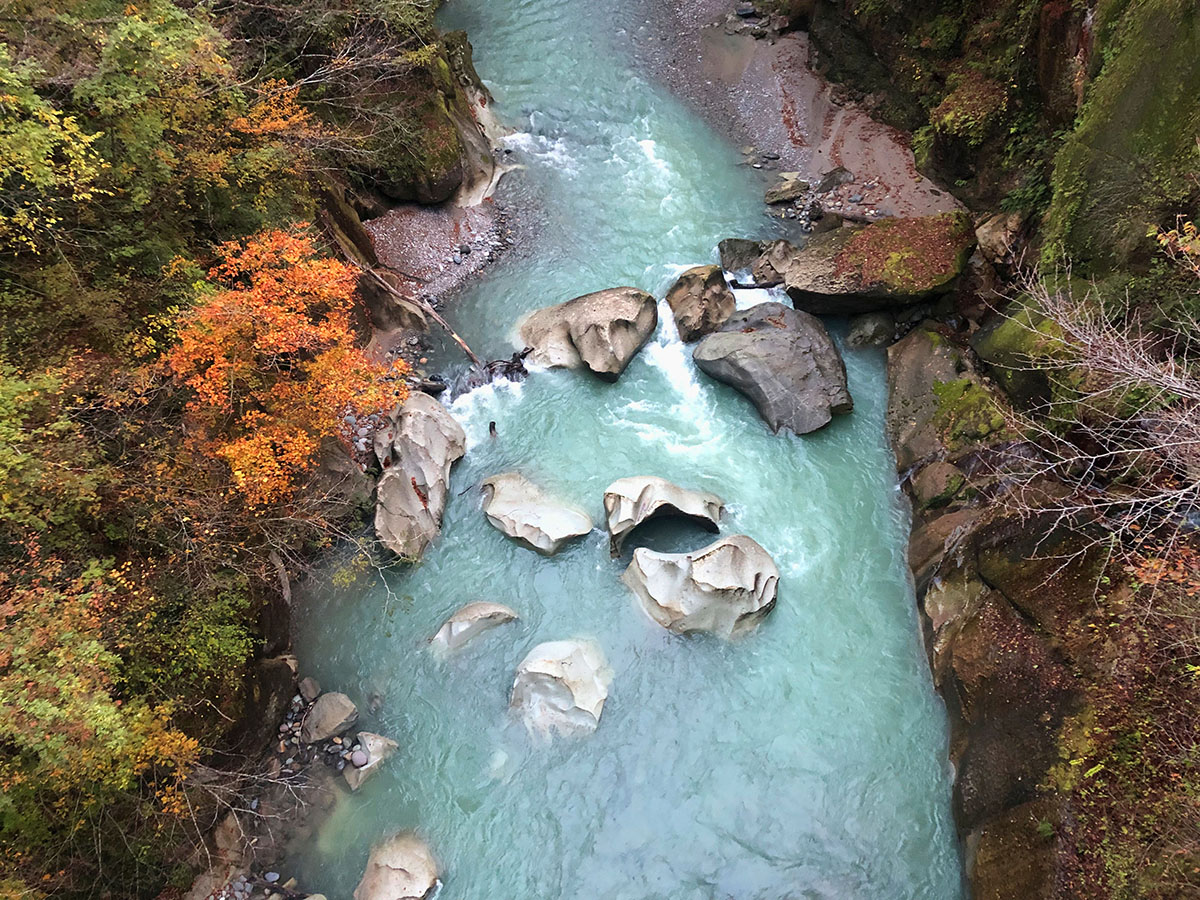 四季の自然が映えるビュースポット「手取峡谷」