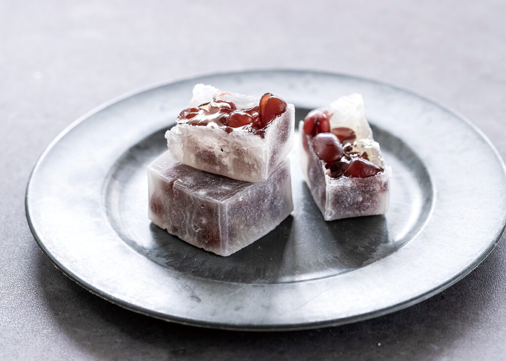 石川県加賀市の和菓子店『音羽堂』の銘菓「加賀紫雲石」