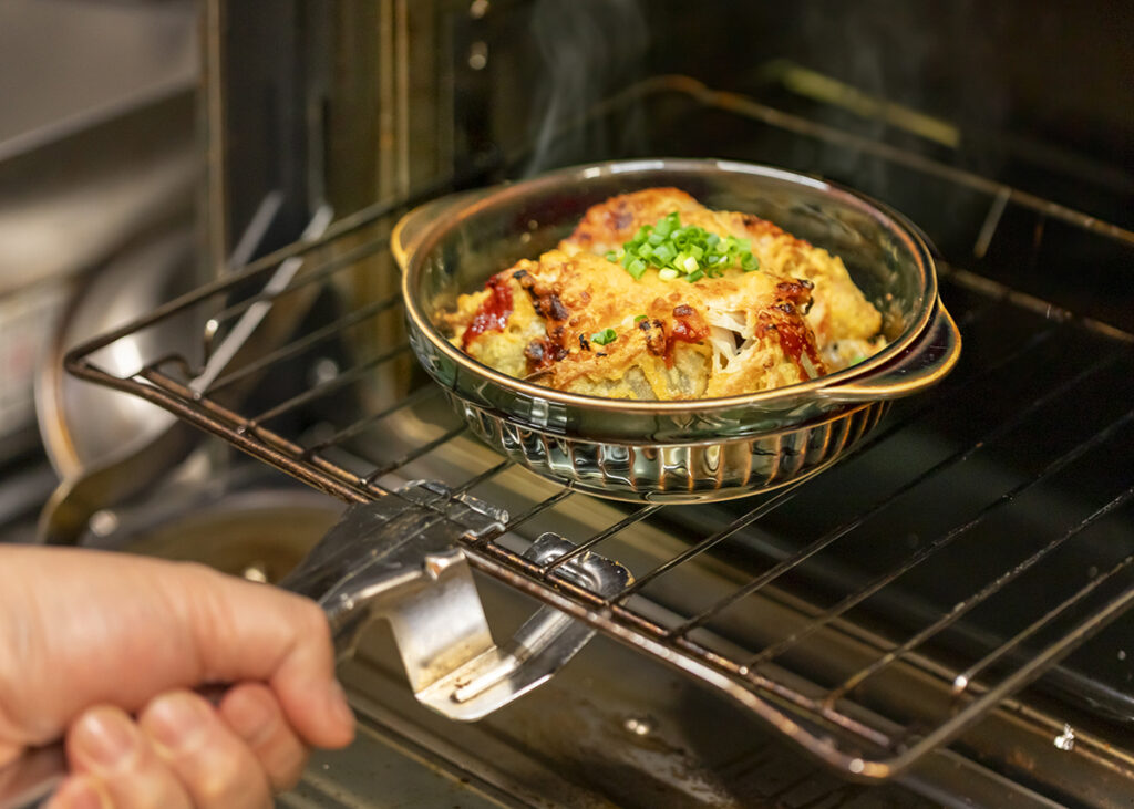 石川県七尾市の居酒屋「朝漁れ一番哲」の牡蠣餃子のグラタン