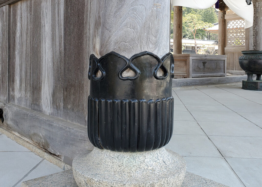 輪島市門前町、総持寺祖院の建物に施された装飾「いのめ」